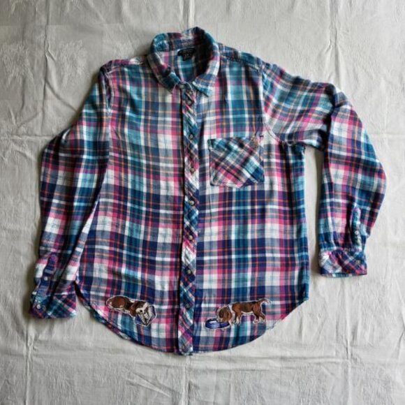 Upcycled bleach dyed flannel shirt with puppy appliques - Picture 3 of 14